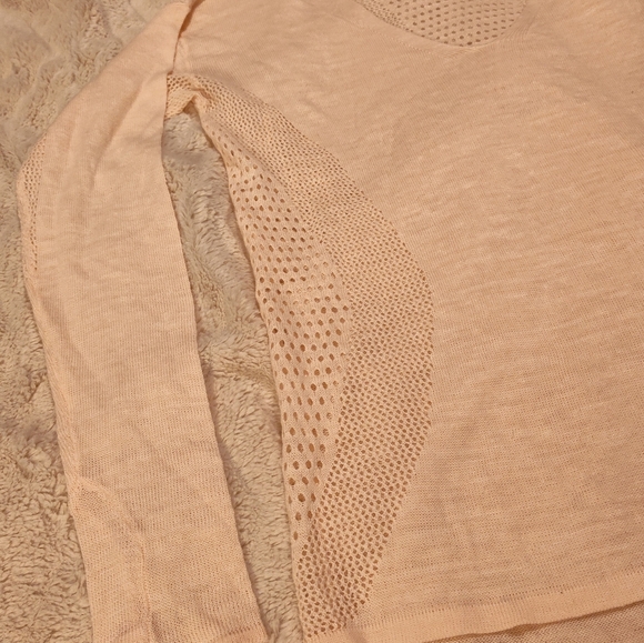 Like-New Lululemon Athletic Lightweight Sweater (NO SIZE TAG, SEE MEASUREMENTS) - Picture 4 of 16